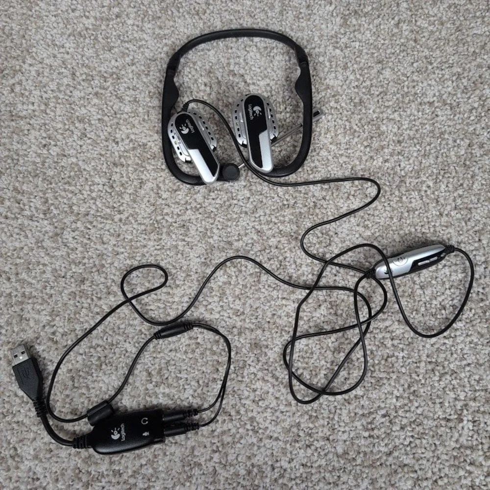 Logitech PC Computer A5572A USB Headset Headphones with Mic Volume Control Case